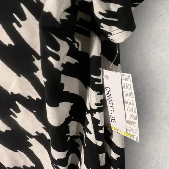 LuLaRoe Christy T - NWT- 3XL-Black/White Print - Picture 2 of 5